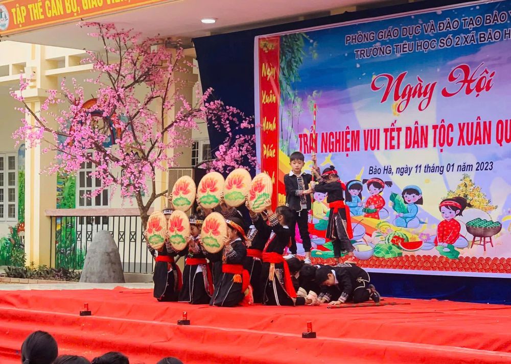 Sắc Xuân Trên Sân Trường