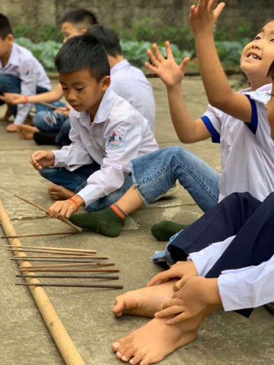 Tiếng cười sân trường